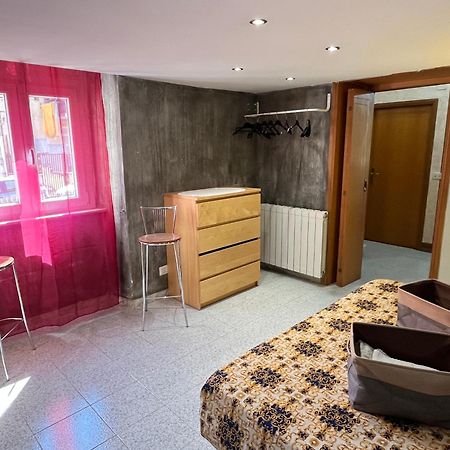 Romuhouse Economy Apartment Metro B Esterno foto