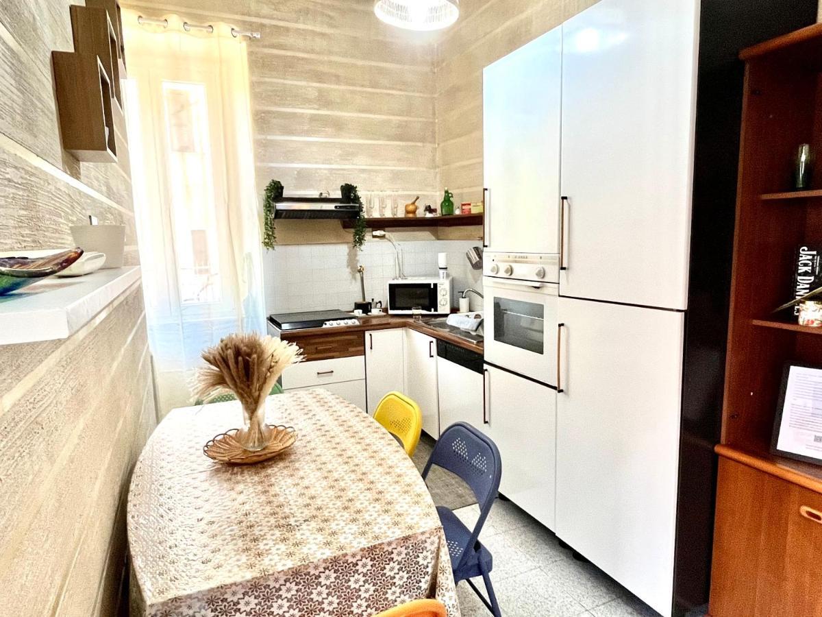 Romuhouse Economy Apartment Metro B Esterno foto